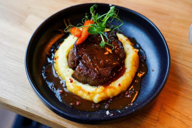 Ostatnie dni z  RestaurantWeek® w naszej restauracji!🕺💃 

Wciąż możesz spróbować przygotowanych przez nas 3 dań + festiwalowego cocktailu w wyjątkowej cenie!
Kulinarne odkrycia czekają - kolejna okazja dopiero na jesień! ⭐️ 
Jesteś #BornToBeFoodie? Rezerwuj!
Od 69,99 (+ opłata rezerwacyjna 7,98 zł, min. rezerwacja 2 Gości + 10 zł prime time).